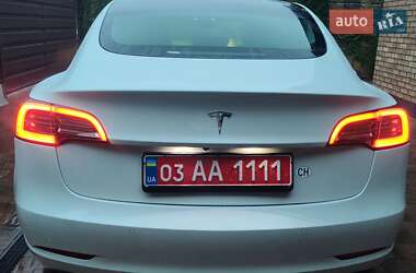 Седан Tesla Model 3 2022 в 