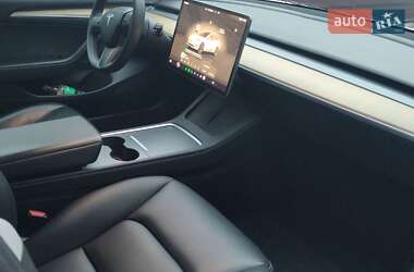 Седан Tesla Model 3 2022 в 
