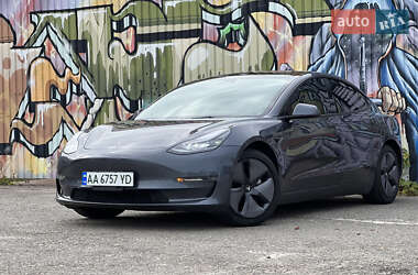 Седан Tesla Model 3 2023 в 