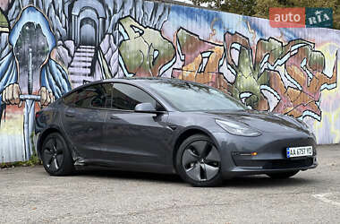 Седан Tesla Model 3 2023 в 
