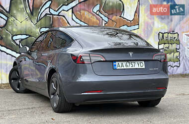Седан Tesla Model 3 2023 в 