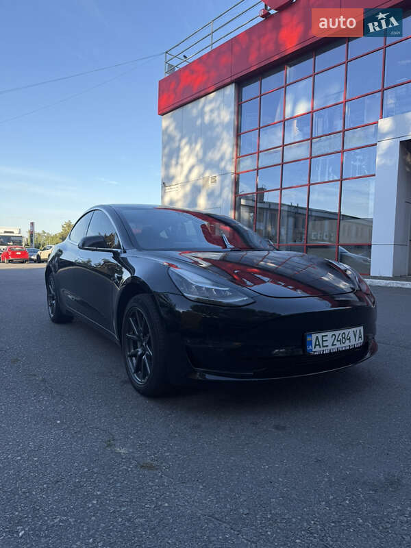 Седан Tesla Model 3 2019 в Дніпрі