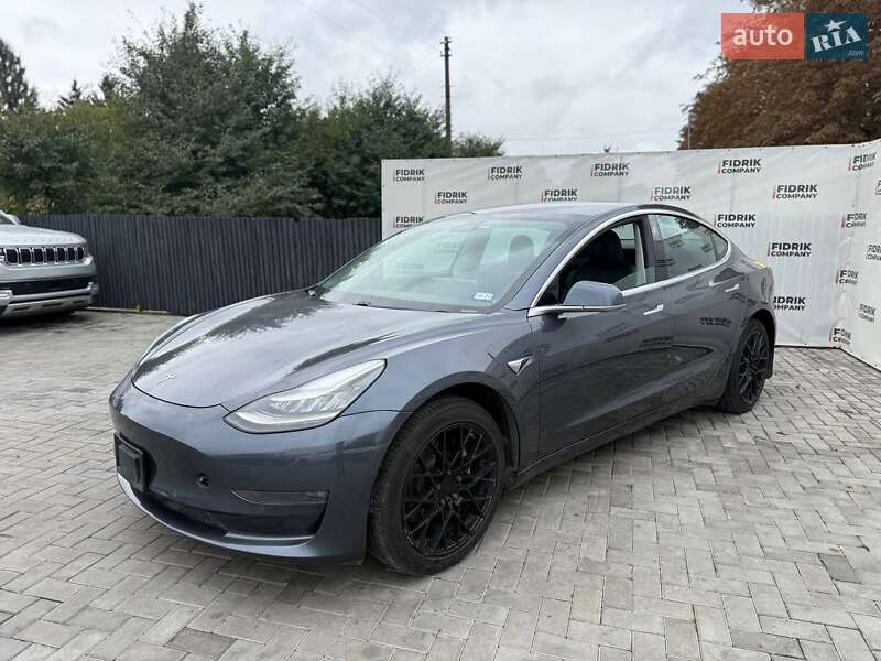 Седан Tesla Model 3 2020 в Луцьку