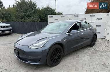 Седан Tesla Model 3 2020 в 