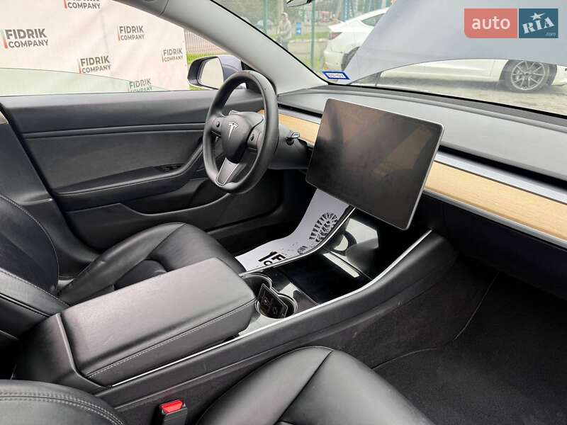 Седан Tesla Model 3 2020 в Луцьку