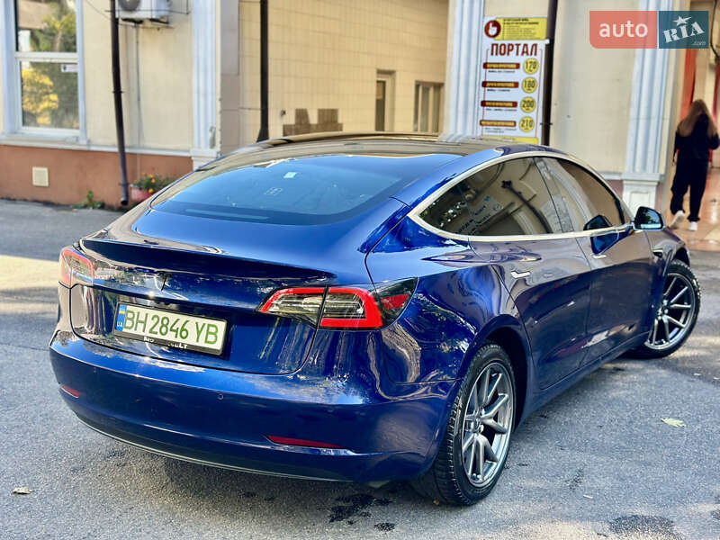 Седан Tesla Model 3 2019 в Одесі