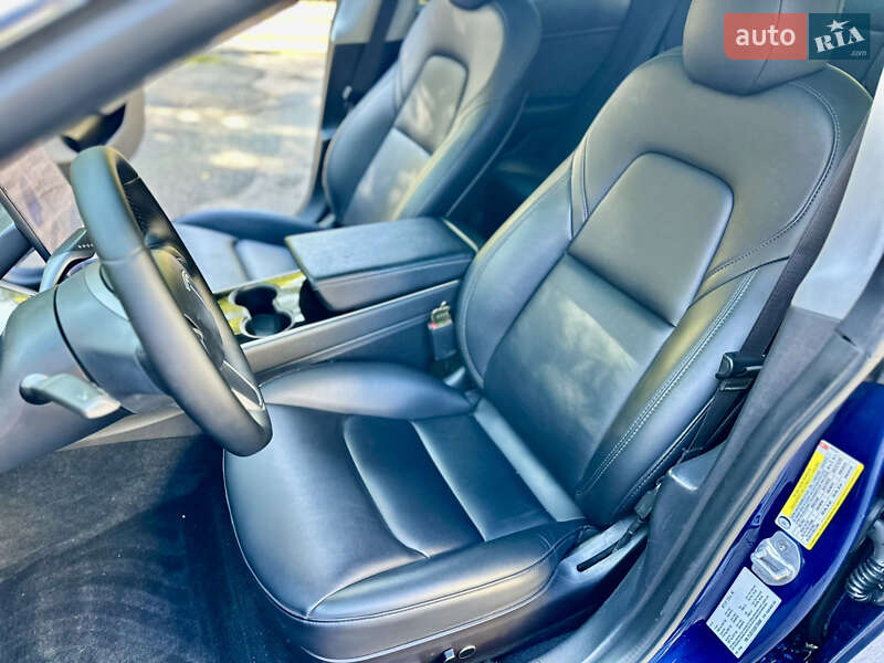 Седан Tesla Model 3 2019 в Одесі