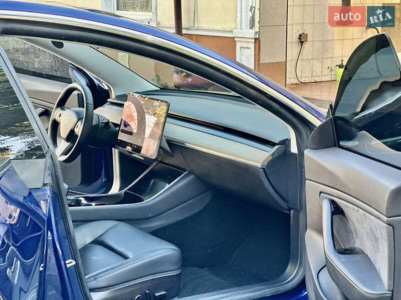 Седан Tesla Model 3 2019 в Одесі