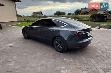 Седан Tesla Model 3 2020 в 