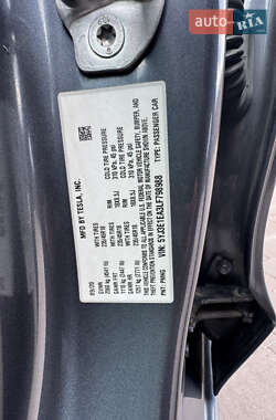 Седан Tesla Model 3 2020 в 