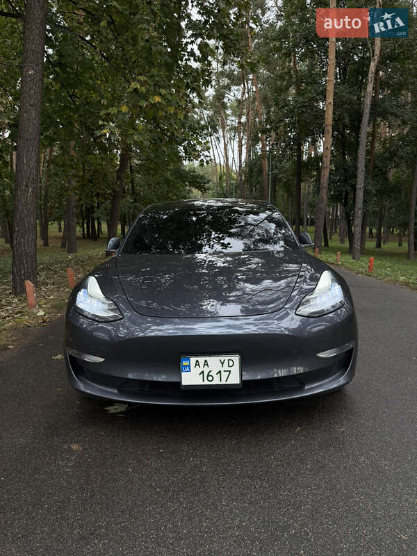 Седан Tesla Model 3 2018 в Києві