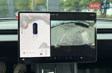 Седан Tesla Model 3 2024 в 