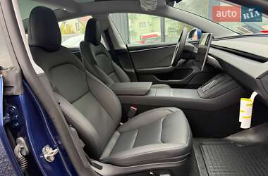 Седан Tesla Model 3 2024 в 