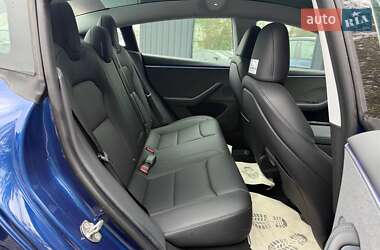 Седан Tesla Model 3 2024 в 