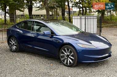 Седан Tesla Model 3 2024 в 