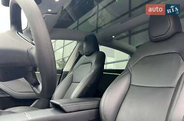 Седан Tesla Model 3 2024 в 