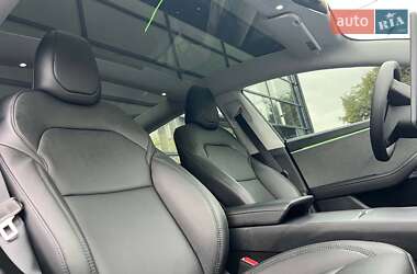 Седан Tesla Model 3 2024 в 