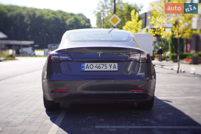 Седан Tesla Model 3 2019 в Ужгороде