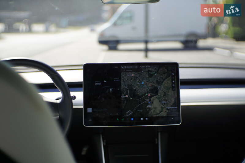 Седан Tesla Model 3 2019 в Ужгороде