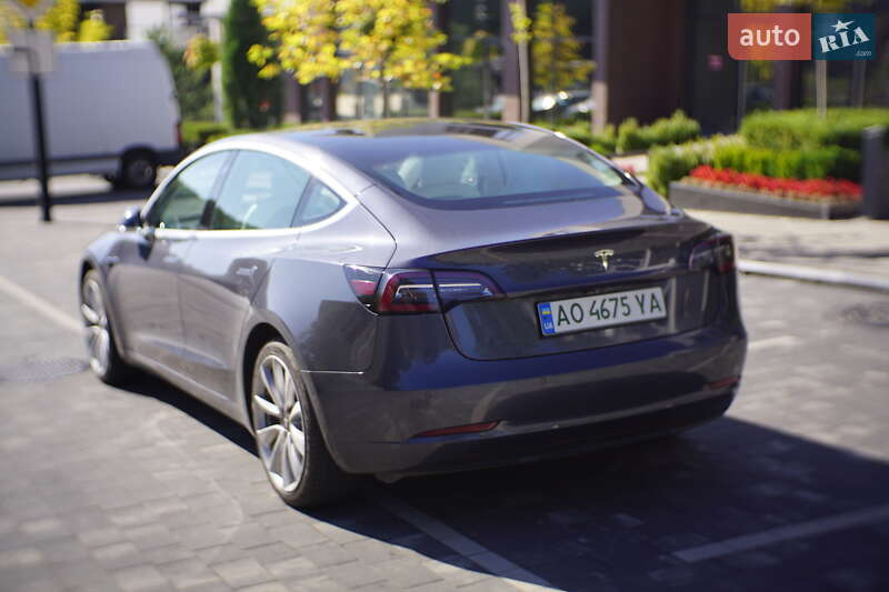 Седан Tesla Model 3 2019 в Ужгороде