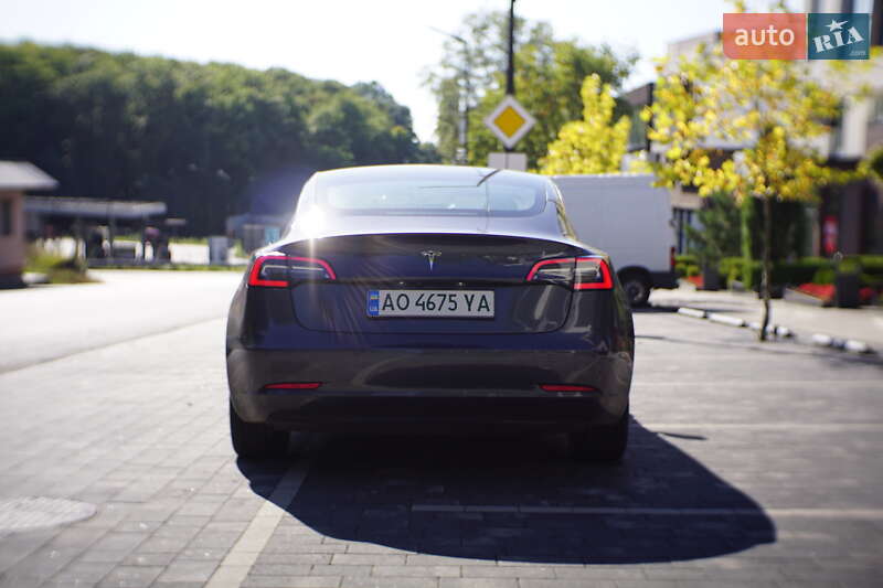 Седан Tesla Model 3 2019 в Ужгороде