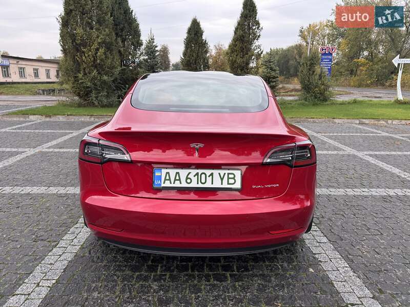 Седан Tesla Model 3 2021 в Пирятині