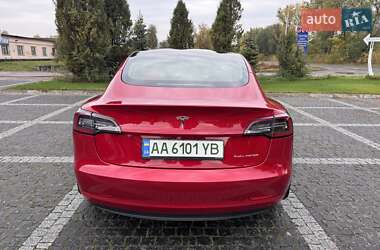 Седан Tesla Model 3 2021 в 