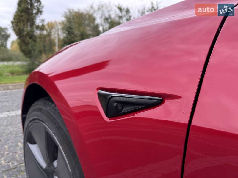 Седан Tesla Model 3 2021 в Пирятині