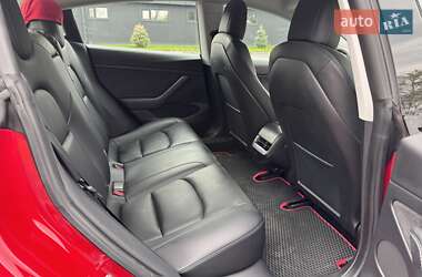 Седан Tesla Model 3 2021 в 
