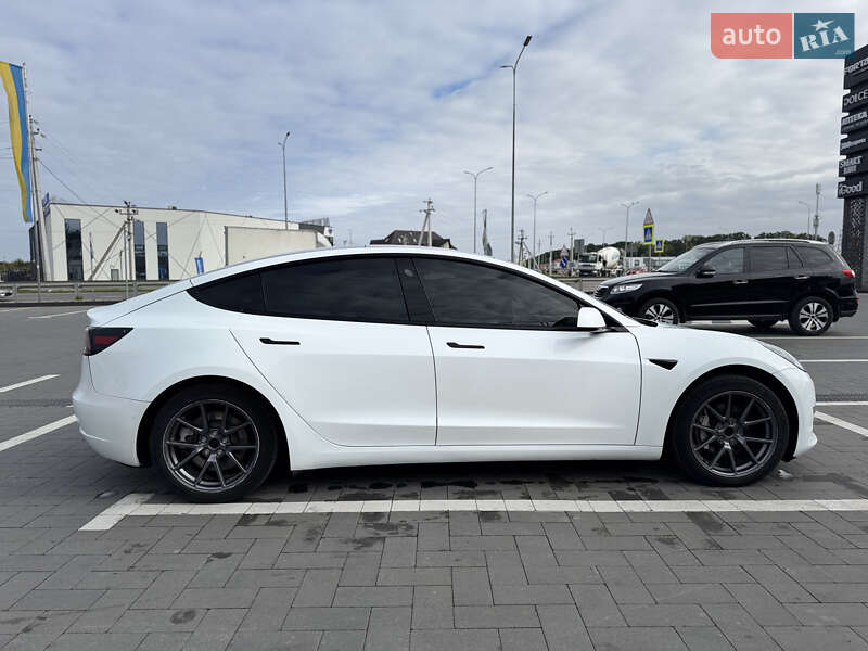 Седан Tesla Model 3 2021 в Луцьку фото 5 Седан Tesla Model 3 2021 в Луцьку