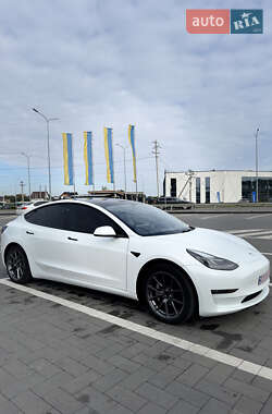 TESLA MODEL 3 2021