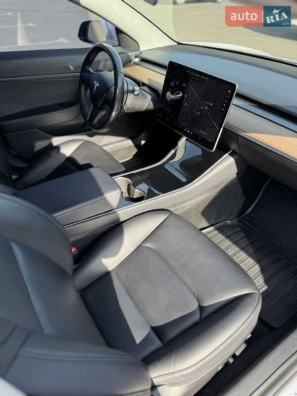 Седан Tesla Model 3 2018 в Харкові