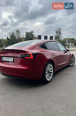 Седан Tesla Model 3 2022 в 