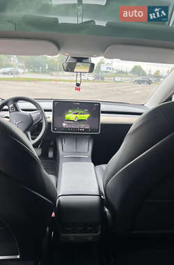 Седан Tesla Model 3 2022 в 