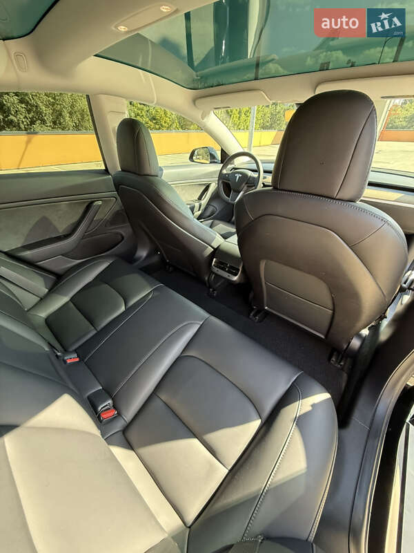 Седан Tesla Model 3 2019 в Києві