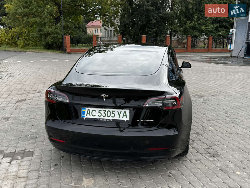 Седан Tesla Model 3 2021 в Луцке