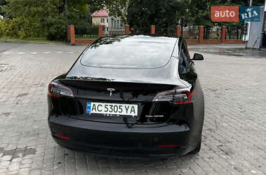 Седан Tesla Model 3 2021 в 