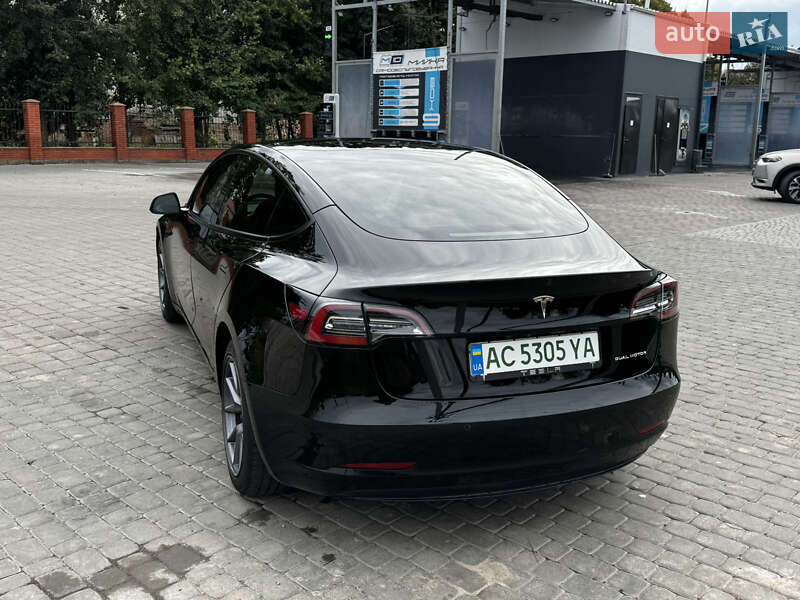 Седан Tesla Model 3 2021 в Луцке