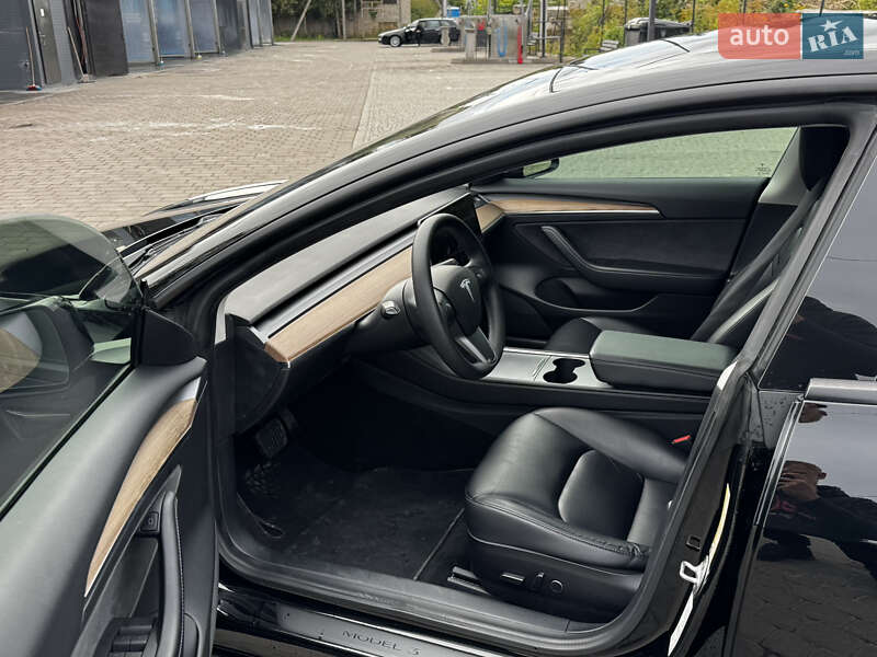Седан Tesla Model 3 2021 в Луцке