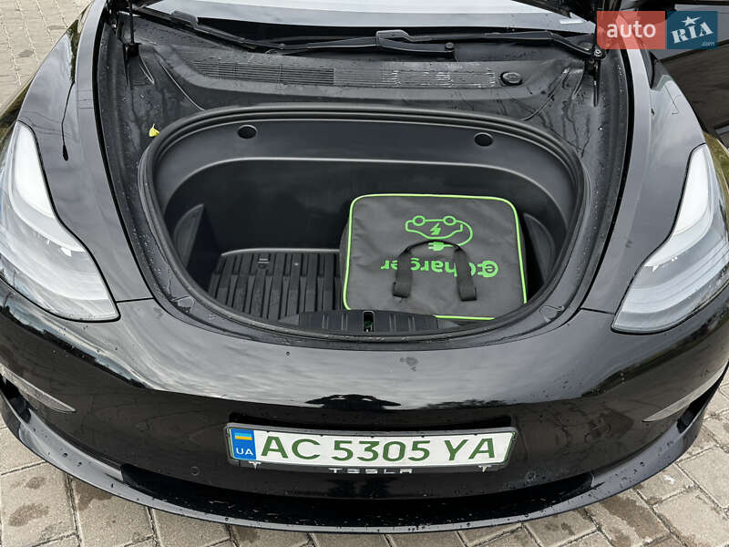 Седан Tesla Model 3 2021 в Луцке