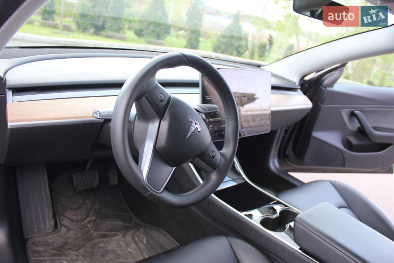 Седан Tesla Model 3 2019 в Києві