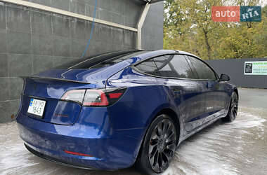 Седан Tesla Model 3 2022 в 