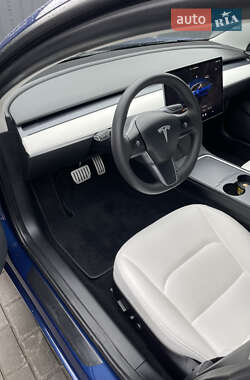 Седан Tesla Model 3 2022 в 