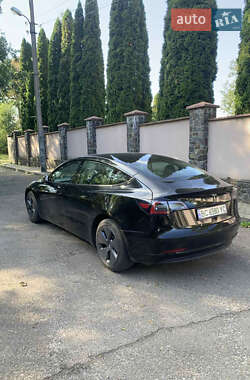 Седан Tesla Model 3 2022 в 