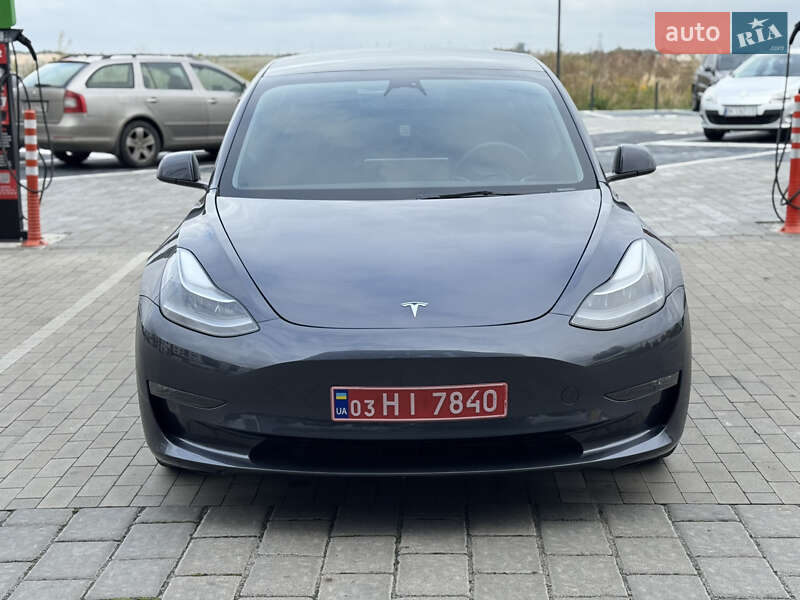 Седан Tesla Model 3 2023 в Ровно