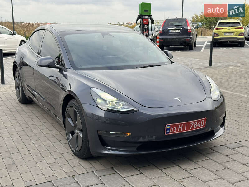 Седан Tesla Model 3 2023 в Ровно