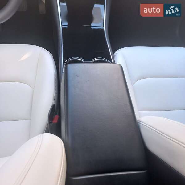 Седан Tesla Model 3 2019 в Кам'янці-Бузькій фото 15 Седан Tesla Model 3 2019 в Кам'янці-Бузькій