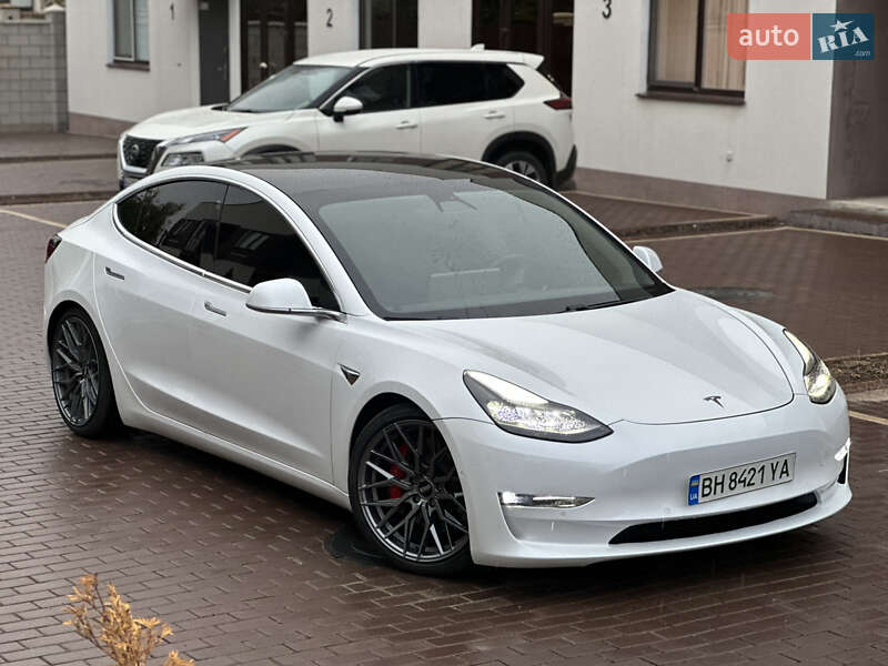 Седан Tesla Model 3 2019 в Одесі