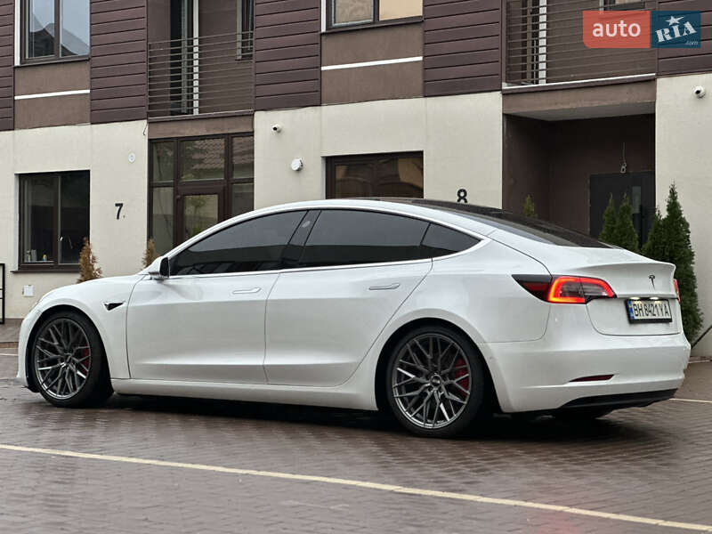 Седан Tesla Model 3 2019 в Одесі