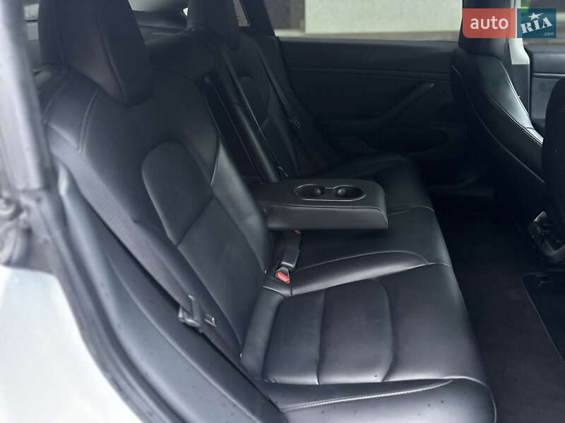 Седан Tesla Model 3 2019 в Одесі